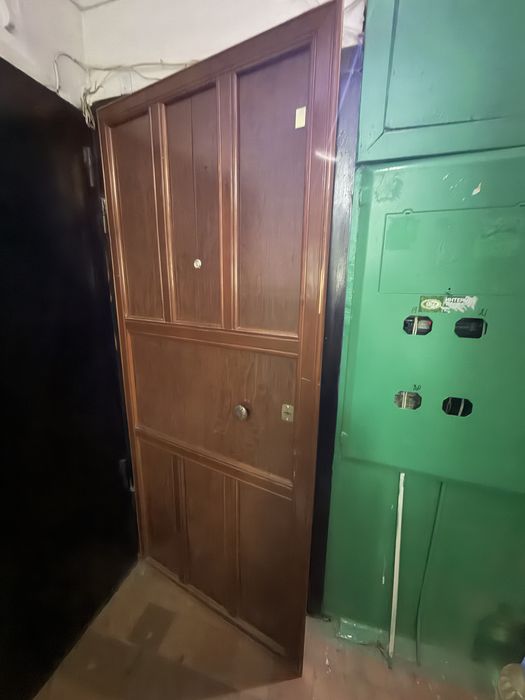 Продам железную входную дверь
