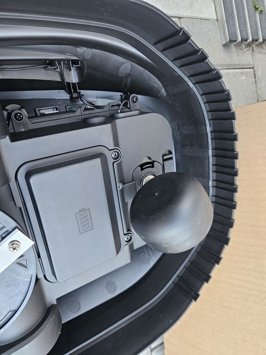 Robot tuns iarba LX855 cu acumulator 300m²