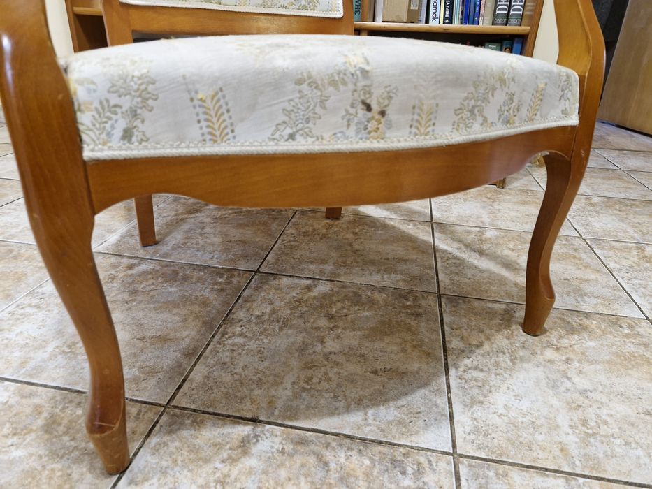 Старинно кресло за дневна