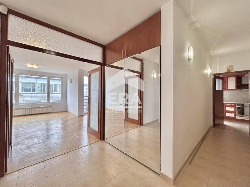 Дава се под наем Тристаен апартамент в София, Изток - 120 кв.м за 1150 € - Снимка #6