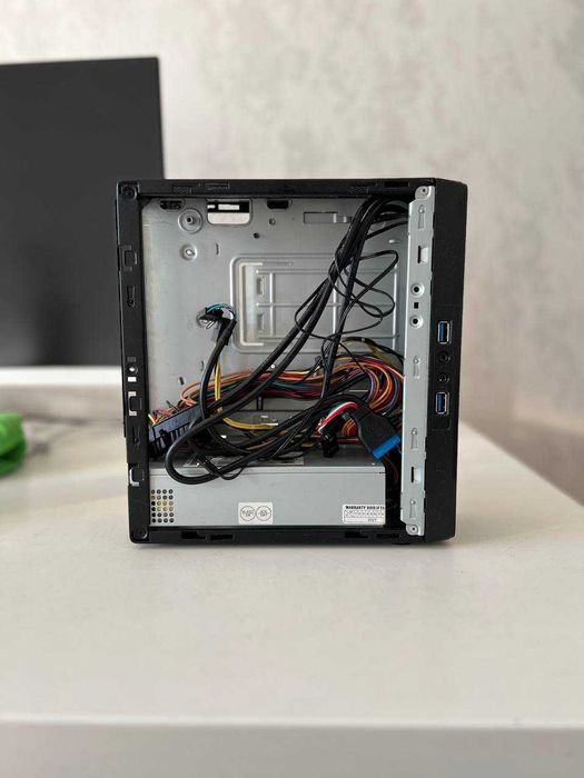Корпус формата Mini ITX + блок питания