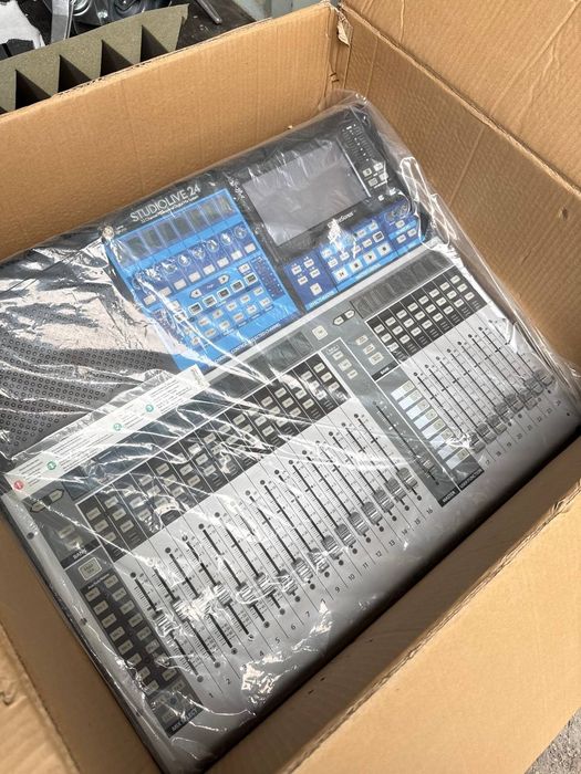 Профессиональный цифровой микшерный пульт PreSonus StudioLive 24