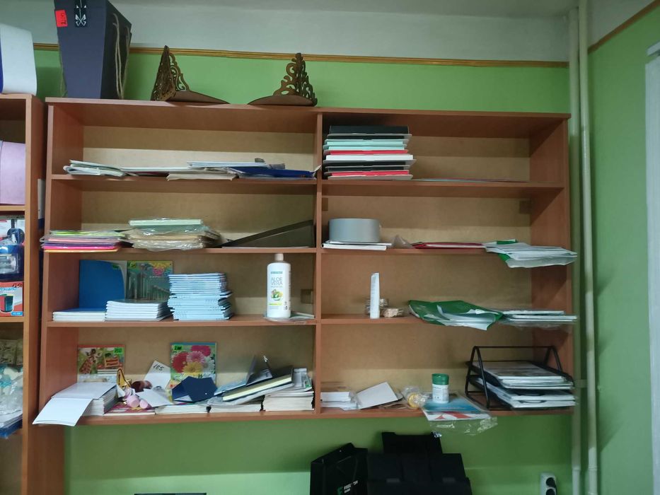 витрина полки шкаф