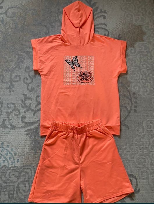 Двойка новый.Оранжевого цвета