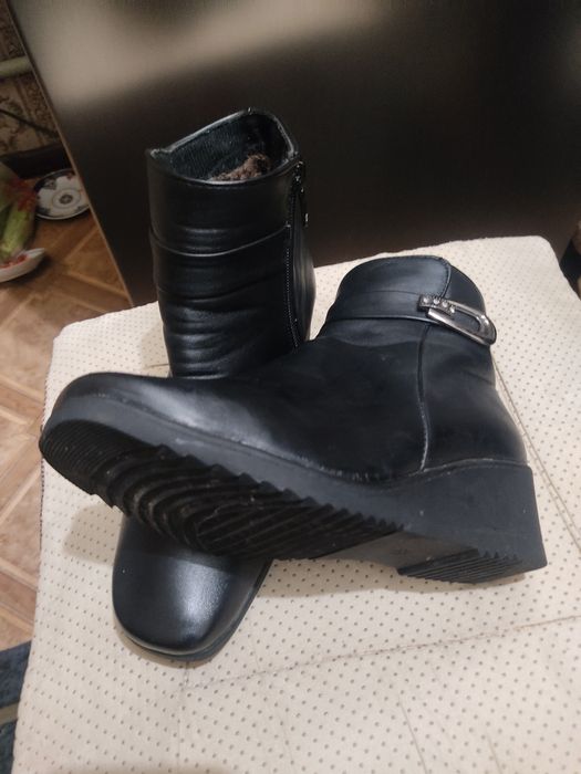 Продам женские сапоги