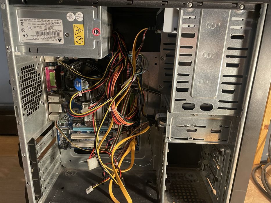 Vand URGNT retro pc intel duo 6750 CITITI DESCRIEREA