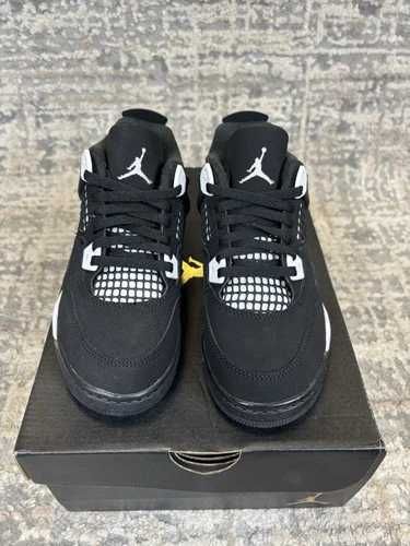 Sneakers Jordan4 White Thunder cu eticheta (nu Nike, Gucci, Adidas, Balenciaga)