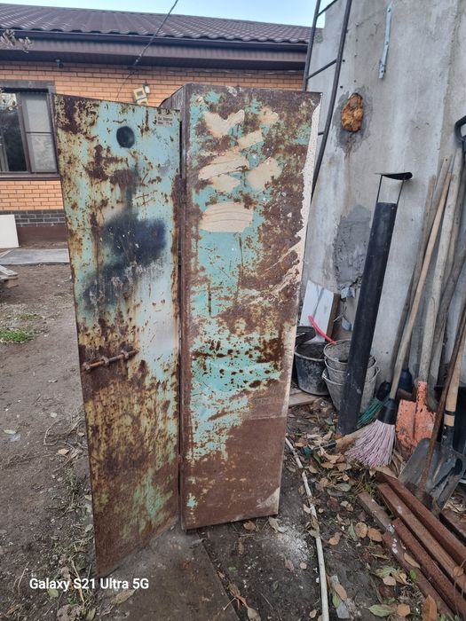 Продам металический .