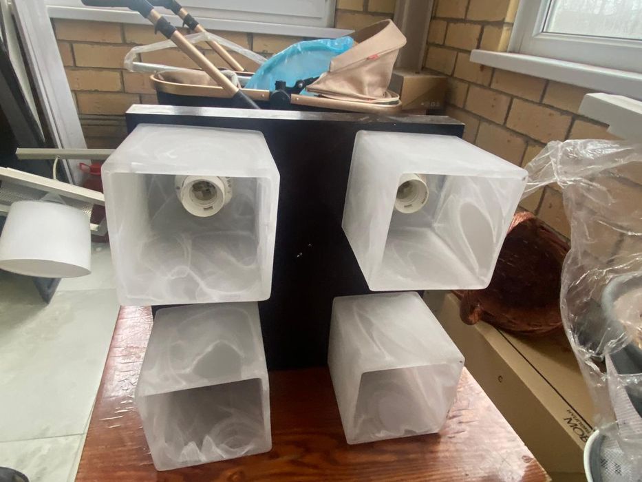 Продам потолочную люстру