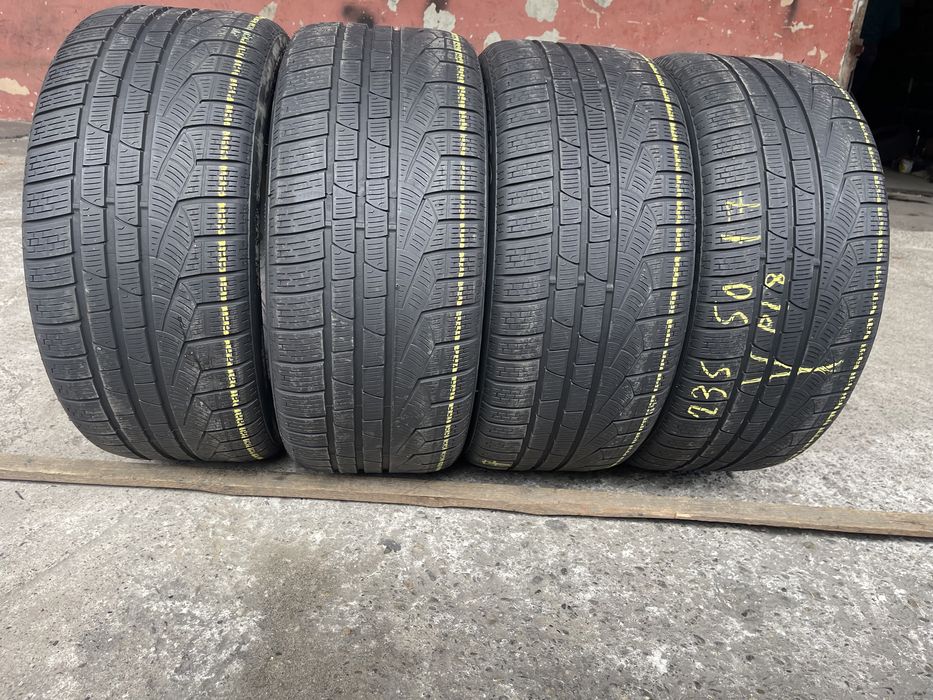 4 anvelope de iarna 235/50/17 Pirelli