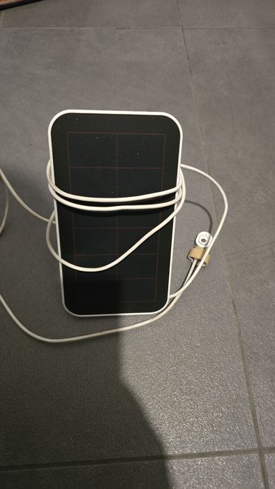 Arlo Ultra + SmartHub (1 cameră funcțională, 1 cu lentilă spartă)