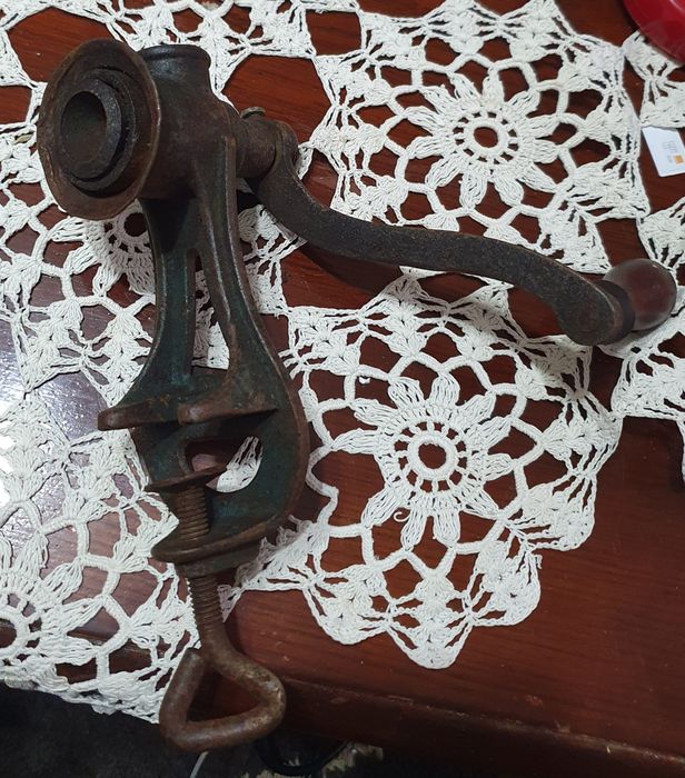 Râșniță veche in stare foarte buna