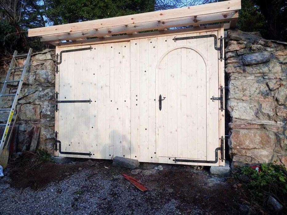 Дървени врати и порти