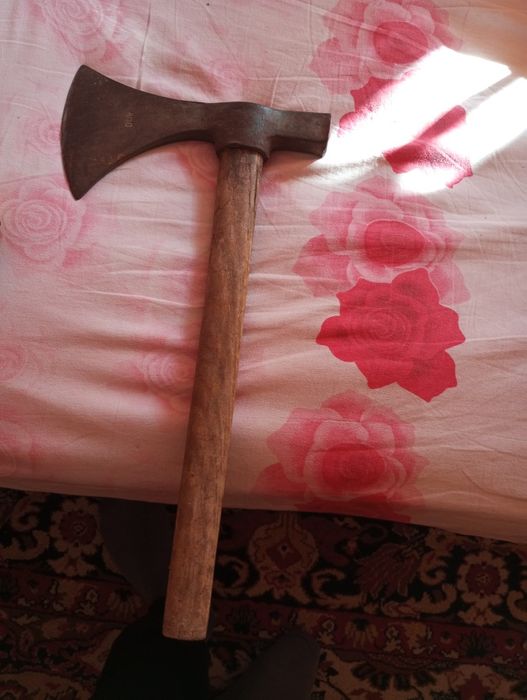 Стари сечива брадви секири