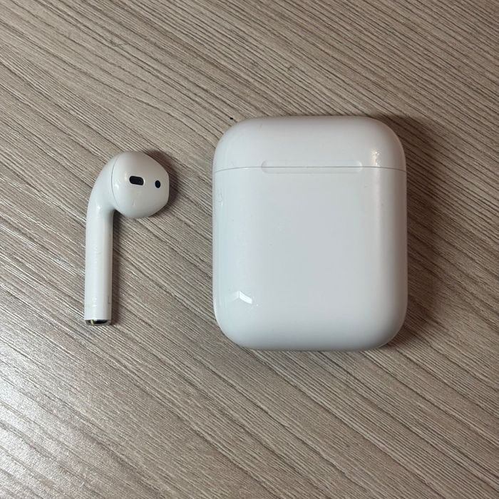 Airpods 2 кейс и левый наушник