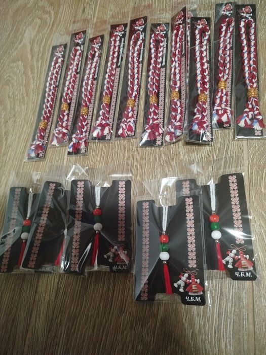 Мартеници на едро