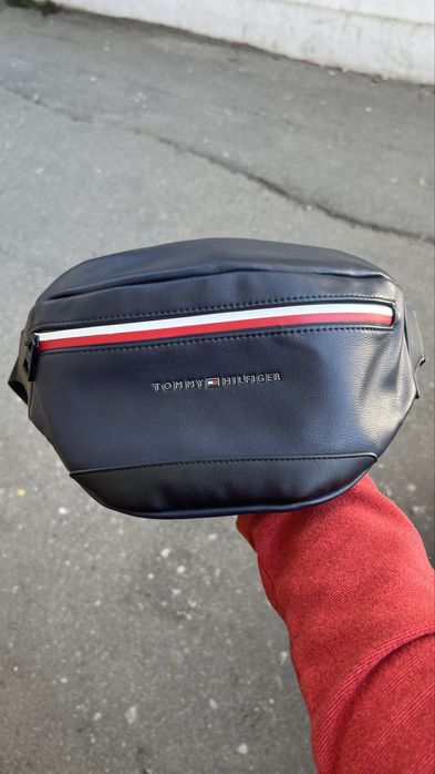 Borsetă TOMMY HILFIGER Essential Signature Small Bum Bag