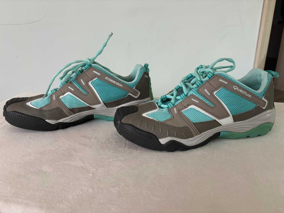 Дамски обувки за преходи