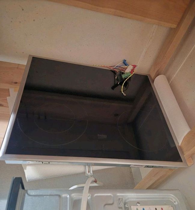 Set cuptor incorporabil Beko + plită vitroceramică