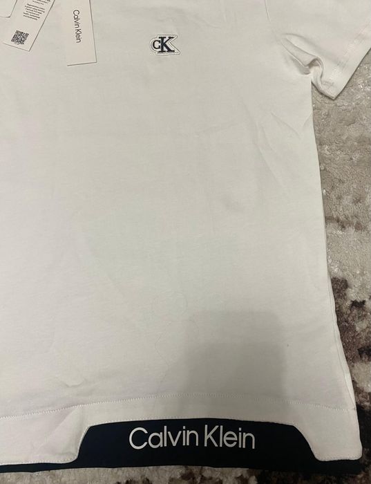 Vand tricou nou de barbati Calvin Klein