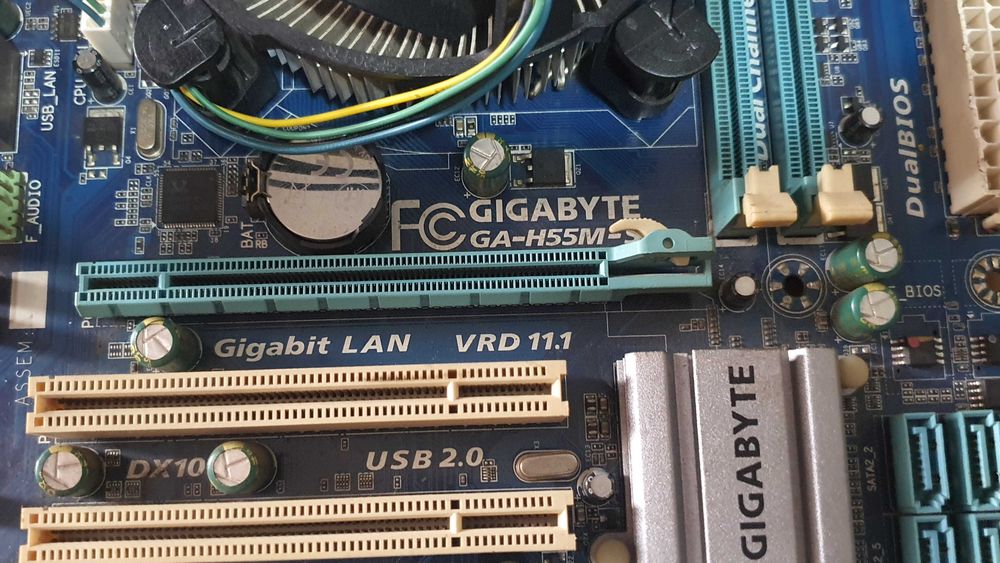 Placa de baza Gigabyte GA-H55M-S2 + procesor Intel i3-540 + 4 GB RAM DDR3