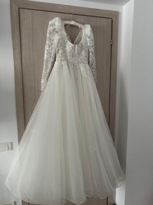 Rochie de mireasa,mărime 36/38, pt inaltime 1,67cm(include voal lung)