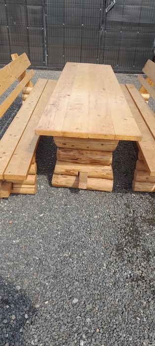 Masa și bănci disponibile