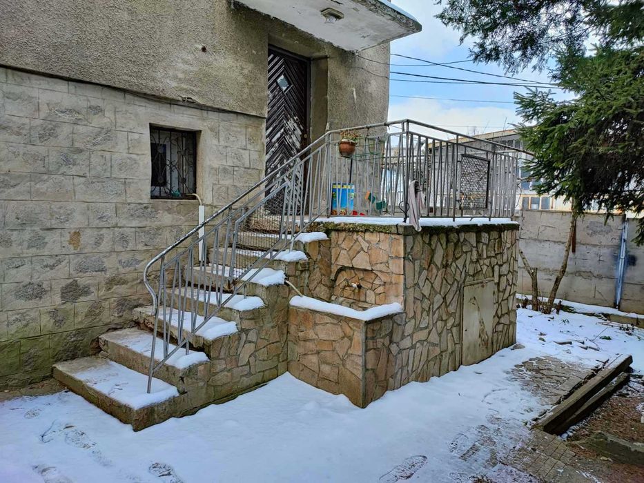 Собственик продава двуетажна къща в гр.София ,кв.,,Бояна”