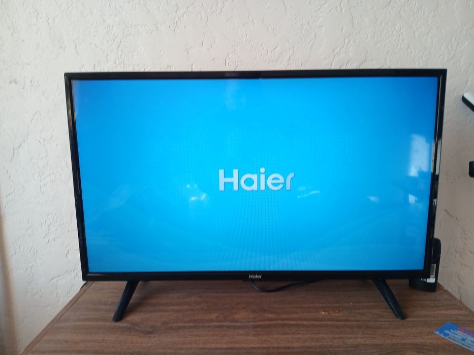 Телевизор Haier.
