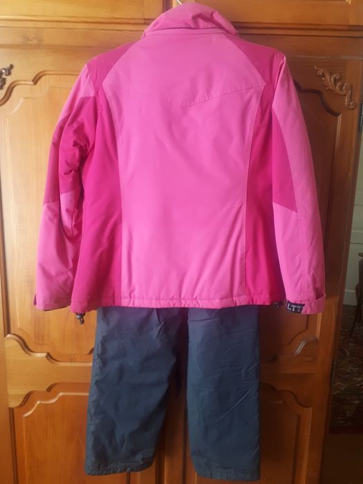 Продаеться женский спортивный  кастюм горнолыжный , производства Пекин