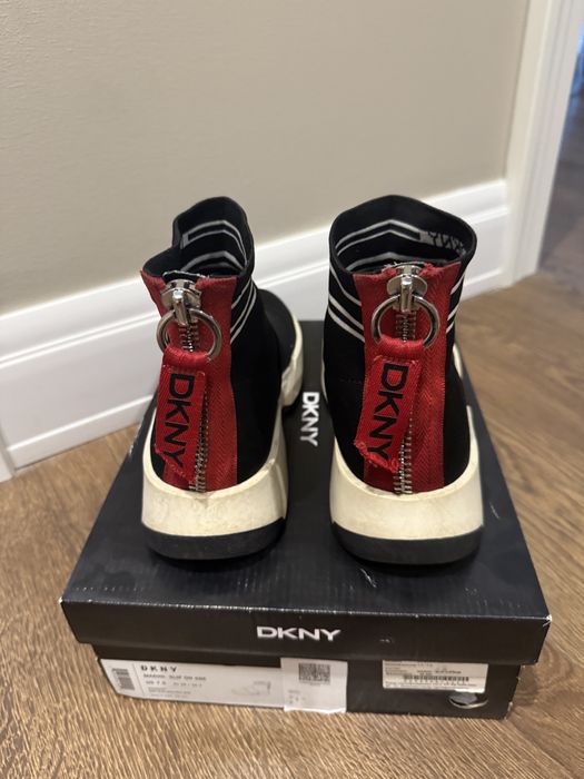 Кроссовки DKNY женские