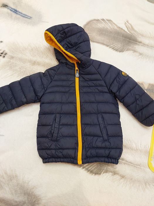 Продам детскую куртку осень весна