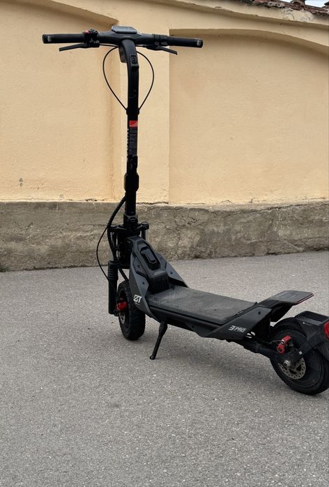 Продавам електрическа тротинетка segway ZT3 pro