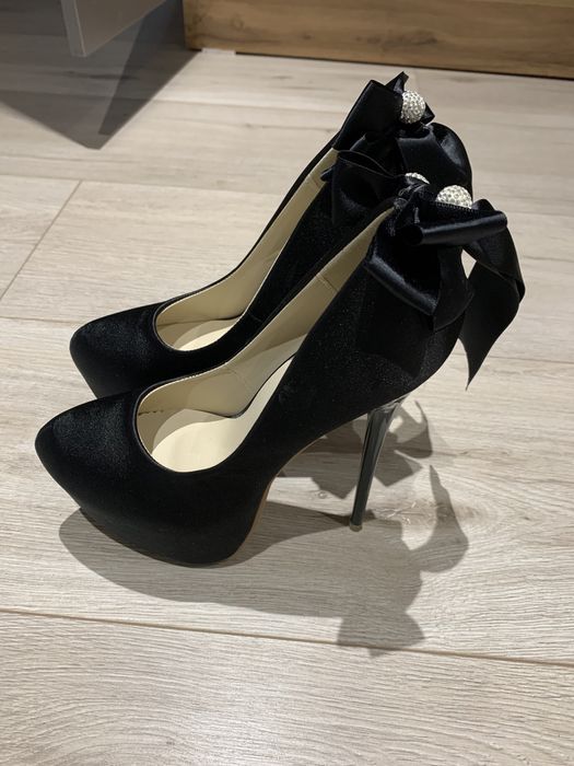 Туфли на высоком каблуке новые не дорого!