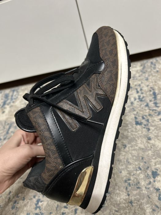 Кроссы Michael Kors Maddy Logo Trainer