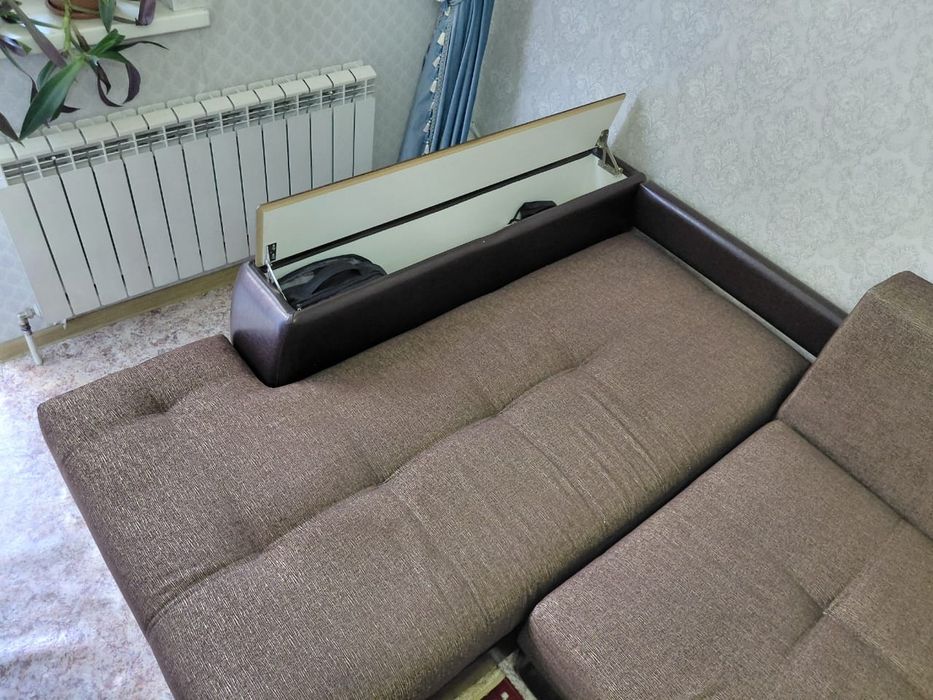 Продам диван с комплектом