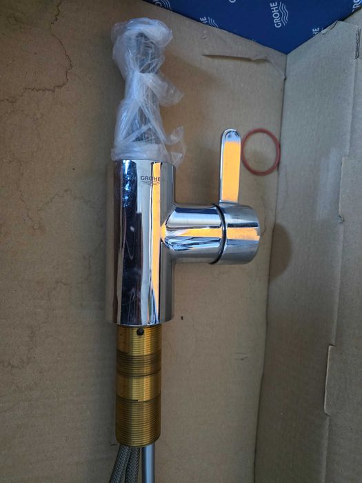 Кухненски смесител Grohe с изтеглящ се душ и ламинарна струя