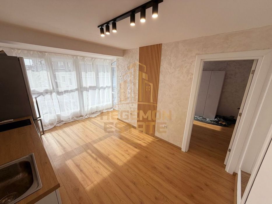 Продава се Двустаен апартамент в Варна, Колхозен пазар - 41 кв.м за 2561 €/кв.м - Снимка #2