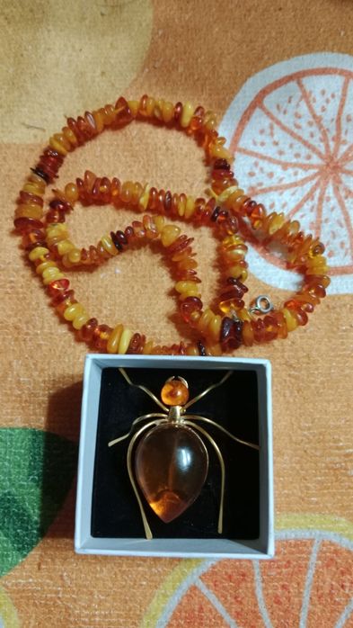 Янтарь натуральный брошь