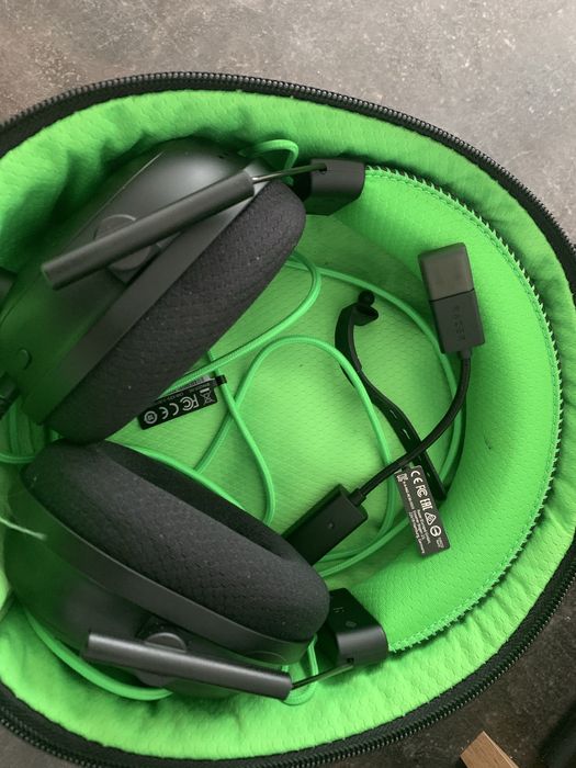 Castj Razer Blackshark V2 + accesoriu de transport