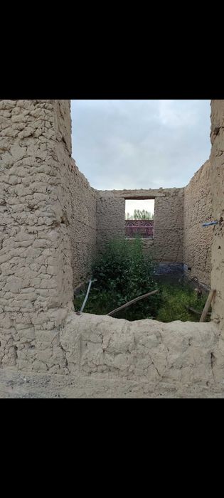 6sotik uchaska sotiladi 3 xona uiy bilan sotiladi