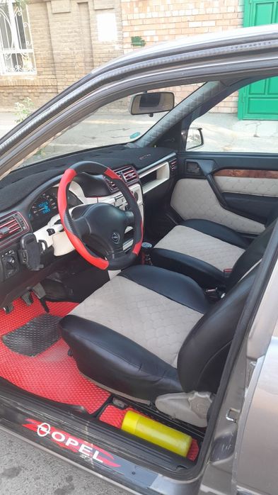 Машина сатылады. Опел вектра 1.8