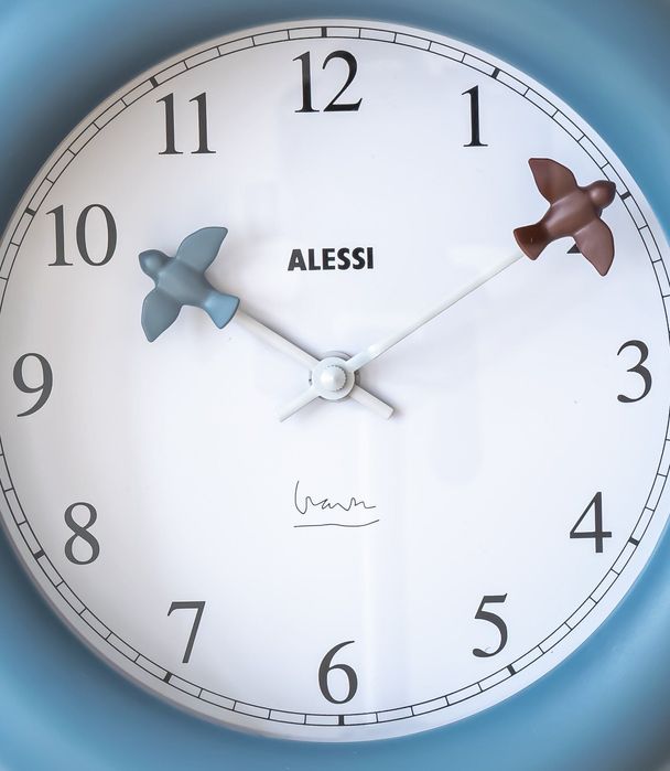 Alessi Italia ceas perete decor Memphis Design arhitect Michael Graves