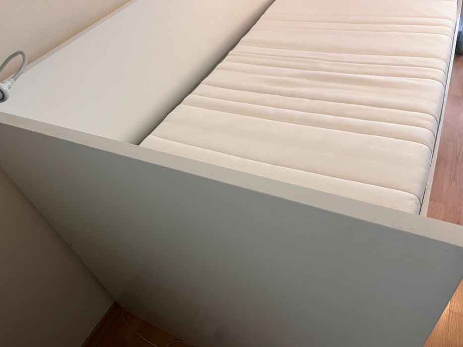 Единично легло с матрак от Икеа
