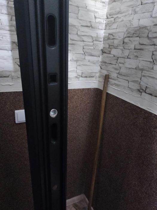 Дверь новая правая