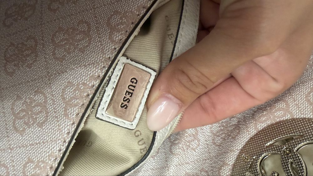 Дамска чанта GUESS оригинална