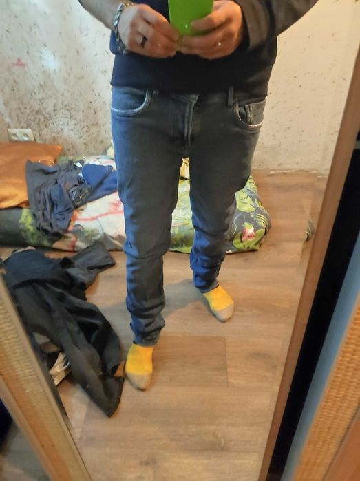 Продам джинсы две пары