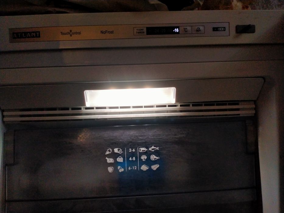 Продам Атлант морозильный шкаф