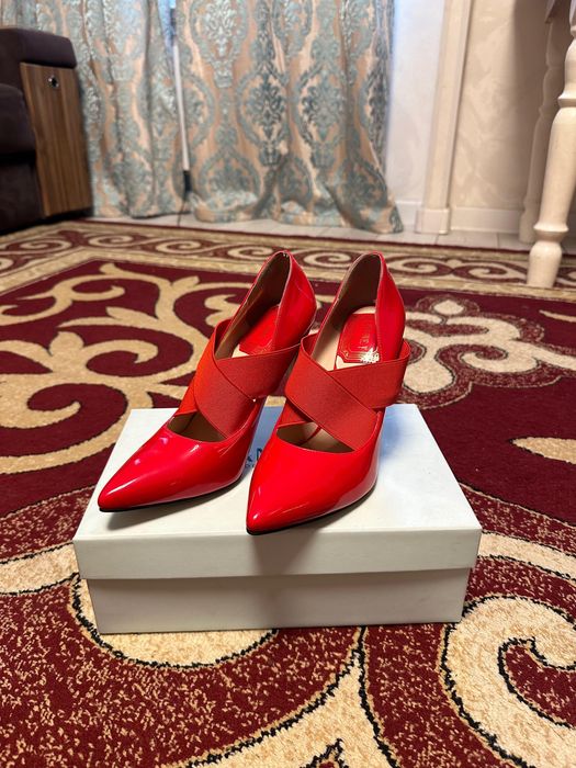 Туфли и босоножки разные