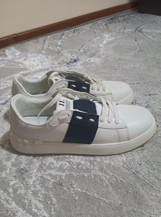 Valentino oyoq kiyimi 43 razmer yangi